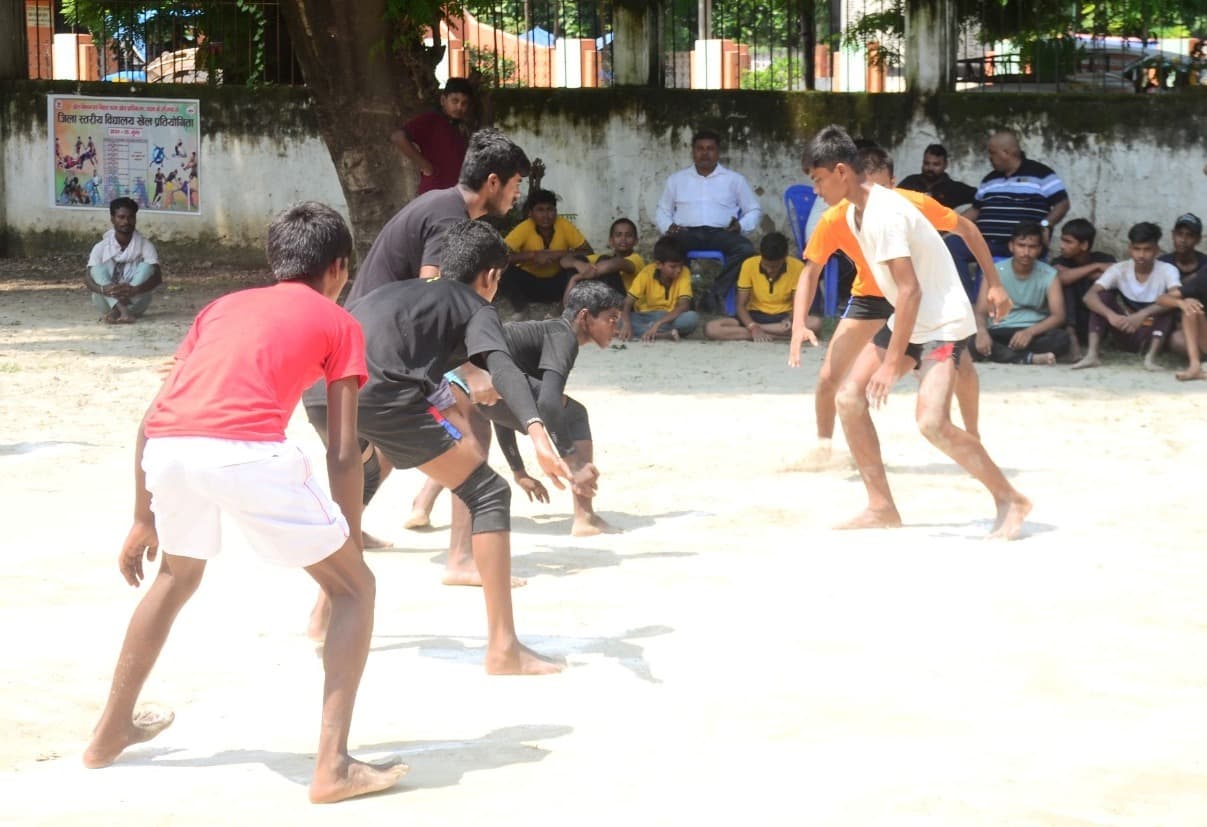 जिला स्तरीय फुटबॉल व कबड्डी टीम के लिए खिलाड़ी चयनित
