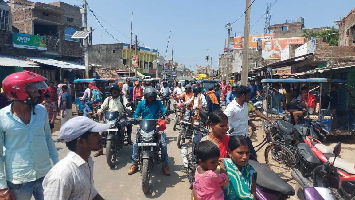 हाइवा ने युवक को रौंदा, मौके पर मौत, सड़क जाम