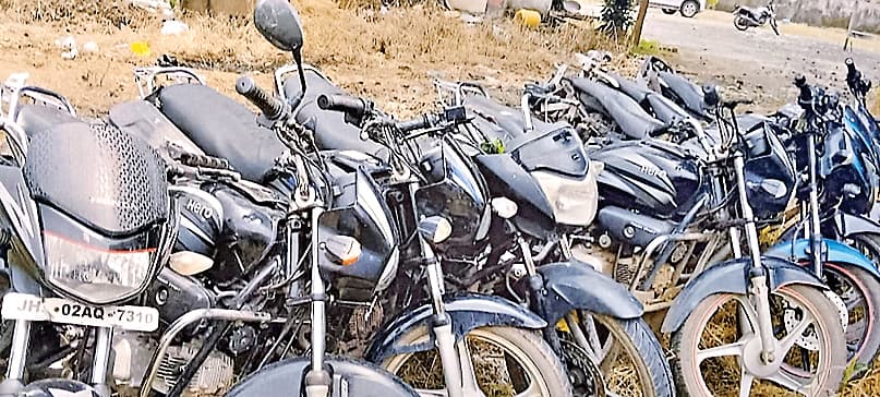 crime news : बाइक चाेर गिरोह का खुलासा, चोरी की आठ बाइक के साथ छह गिरफ्तार