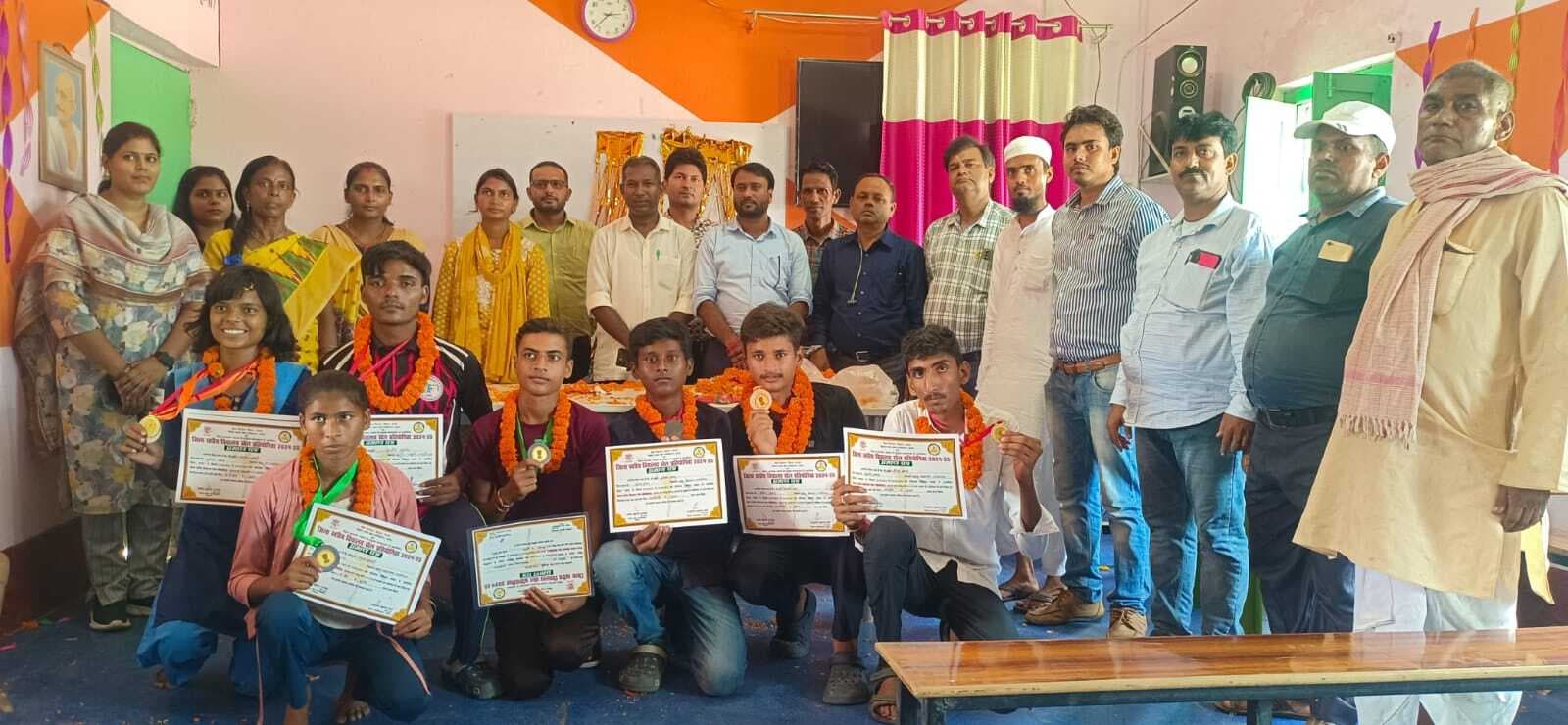 खेल प्रतियोगिता में छात्रों ने जीते गोल्ड मेडल