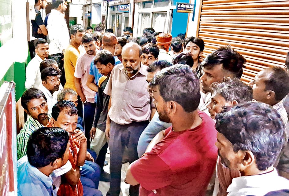 डॉक्टर के चेंबर में मिली पंखे पर झूलती मिली कंपाउंडर की लाश, आत्महत्या या साजिश, जांच में जुटी पुलिस