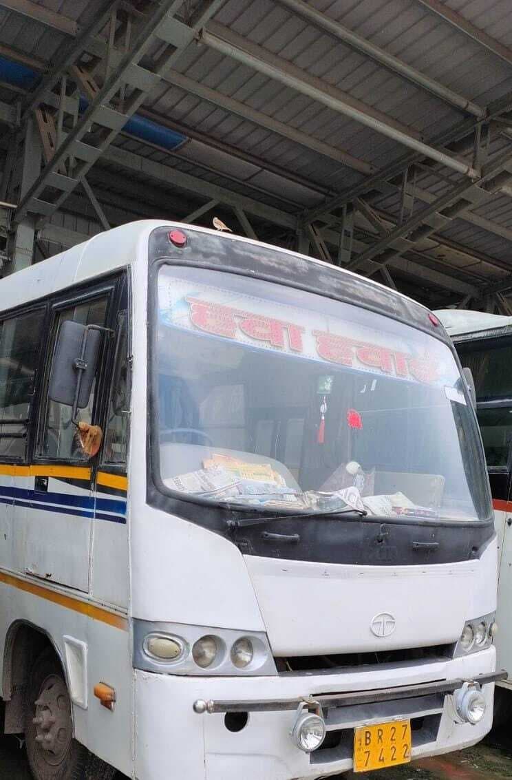 Patna news : बैरिया बस स्टैंड में खराब 20 बसों को 10 दिन बाद भी नहीं हटाया गया