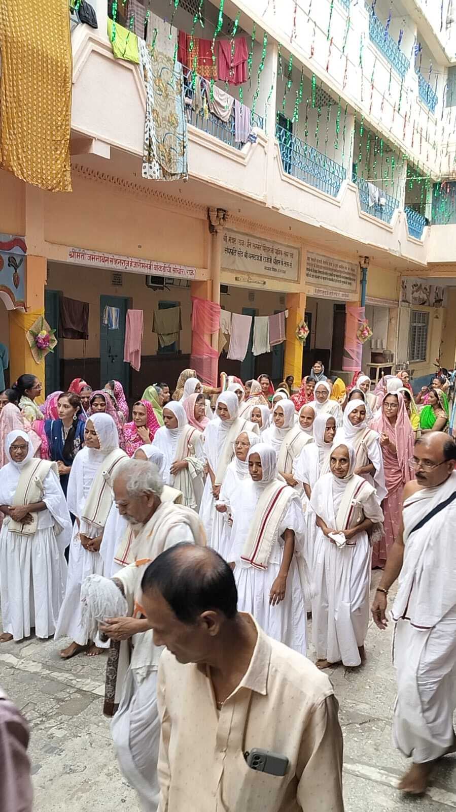 Giridih News. मधुबन में पर्यूषण पर्व की धूम, साधना में लीन श्रद्धालु