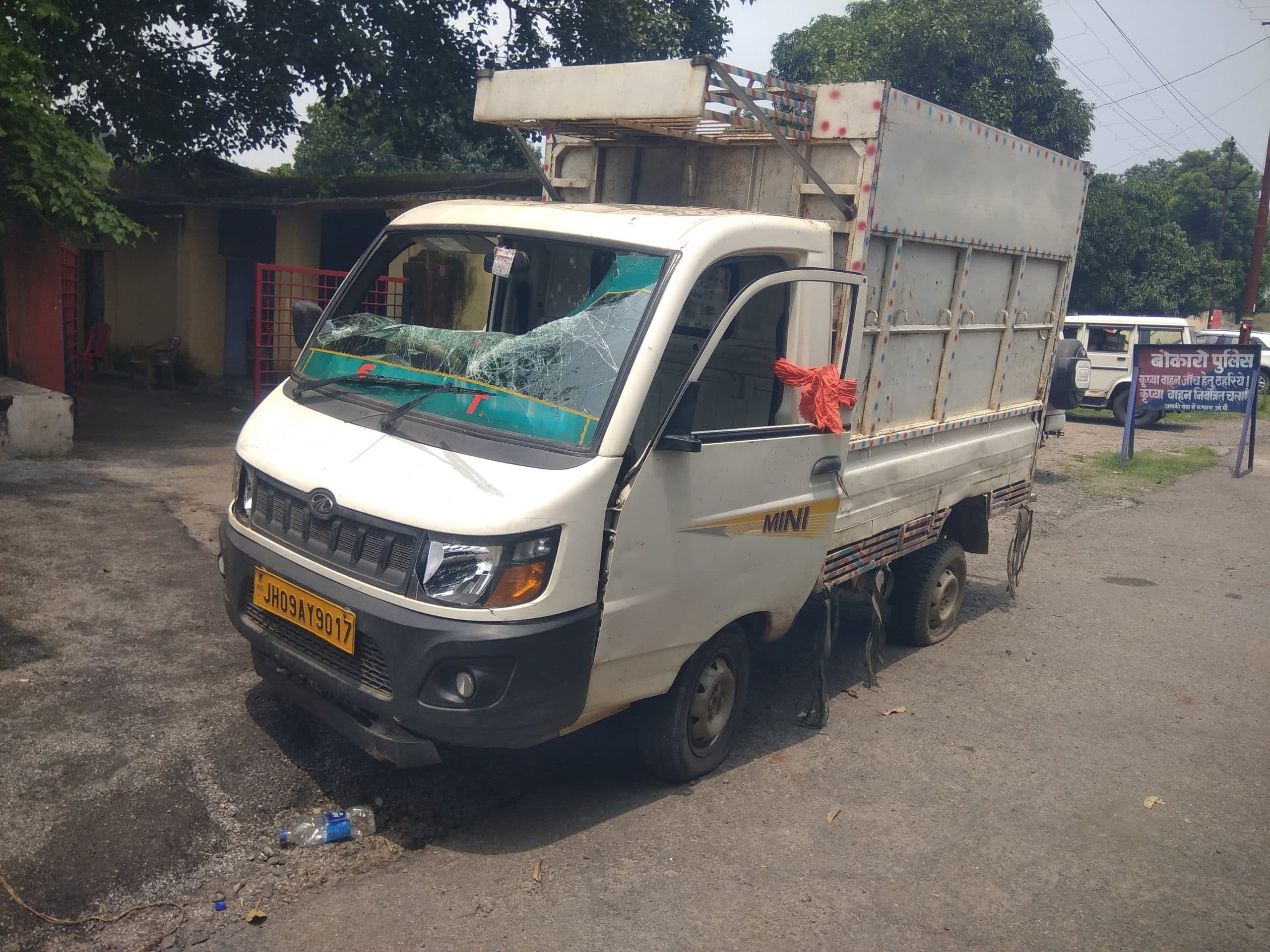 मवेशी लदा वाहन पकड़ाया, चालक हिरासत में