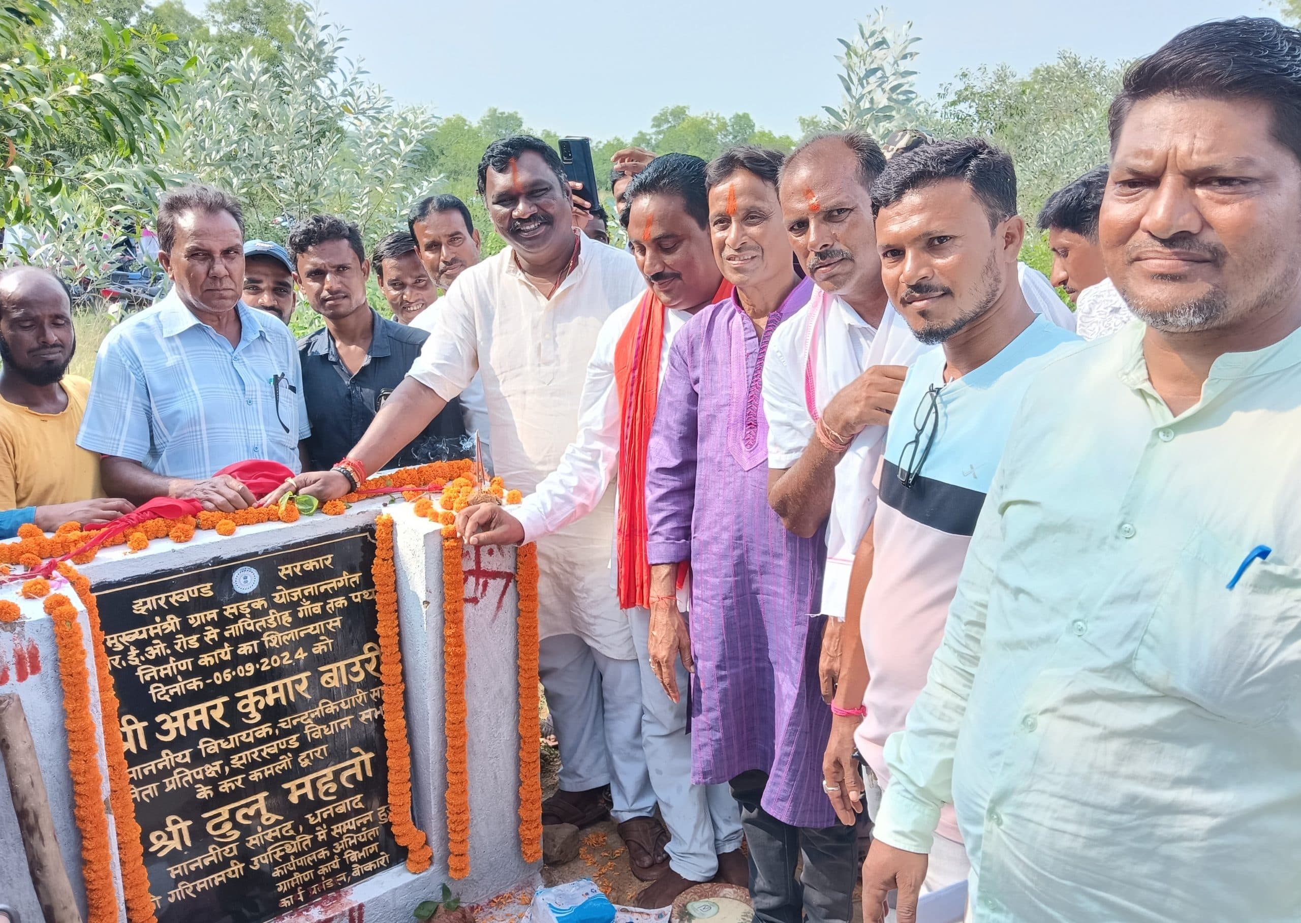 BOKARO NEWS : आजादी के बाद नापितडीह के ग्रामीणों को पहली बार मिली सड़क