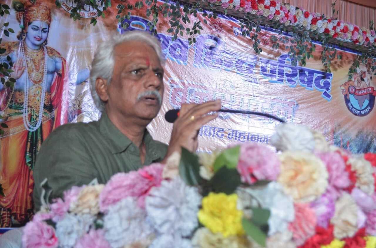 Dhanbad News:हम खरीदा जा रहा है और हम बिक रहे हैं, यह गलत है : पुष्पेंद्र कुलश्रेष्ठ