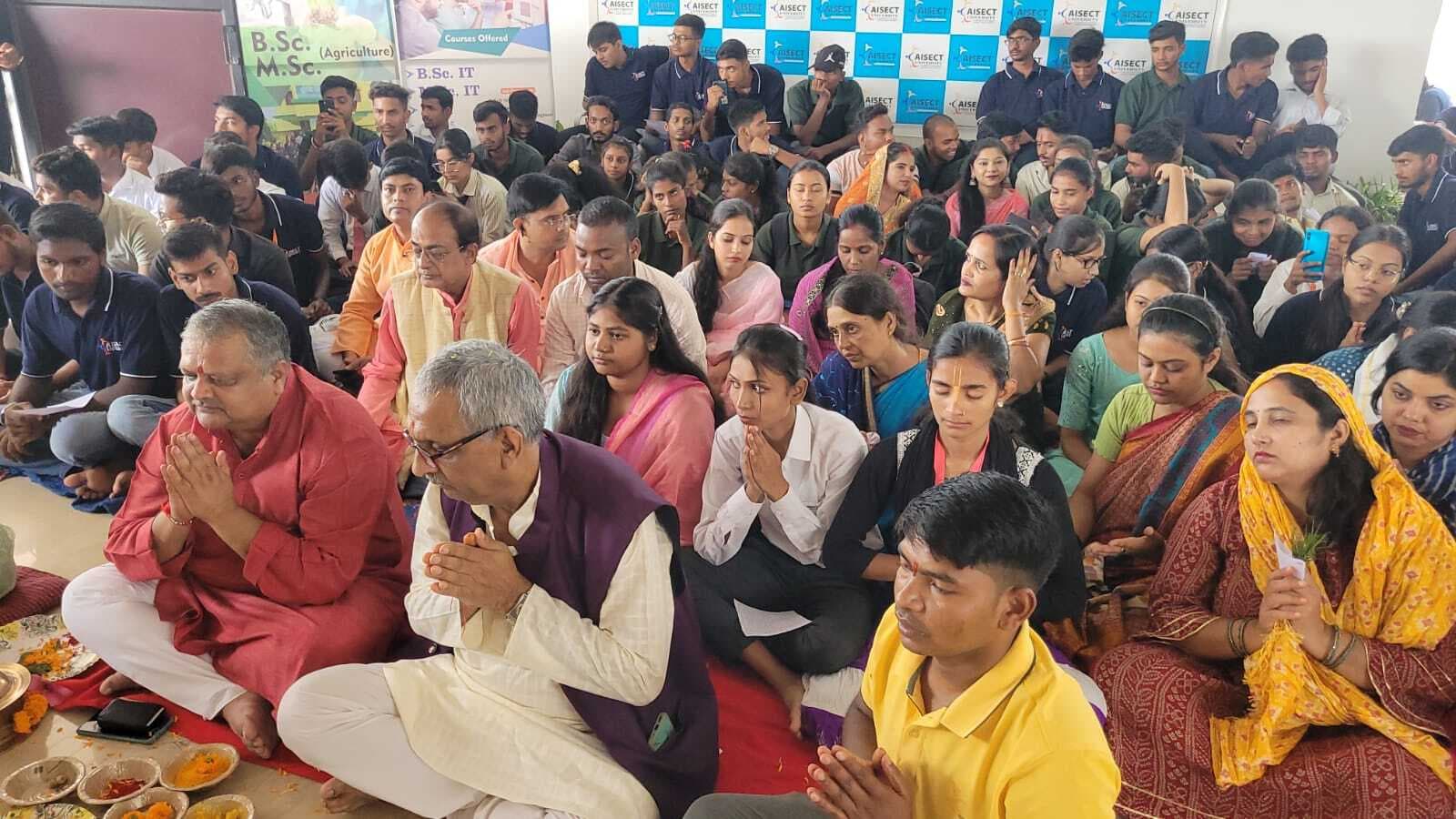 हिंदी हमारे देश की संस्कृति और साहित्य की धरोहर : डॉ मुनीष