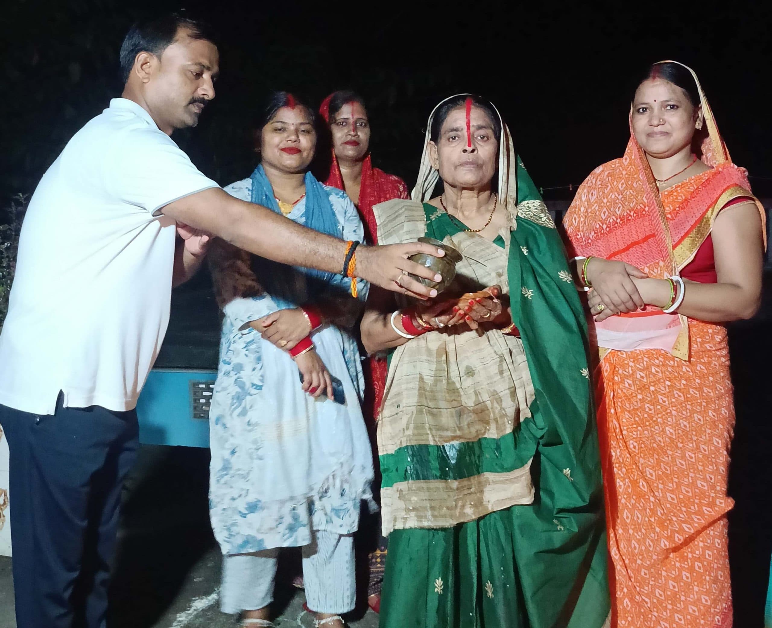 आस्था के साथ मना चौठचंद्र का पर्व