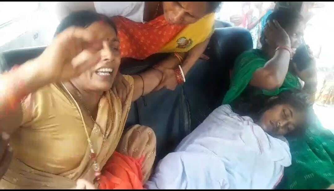 Gaya News : तीज का सामान विसर्जन के दौरान आहर में डूबने से बच्ची की मौत