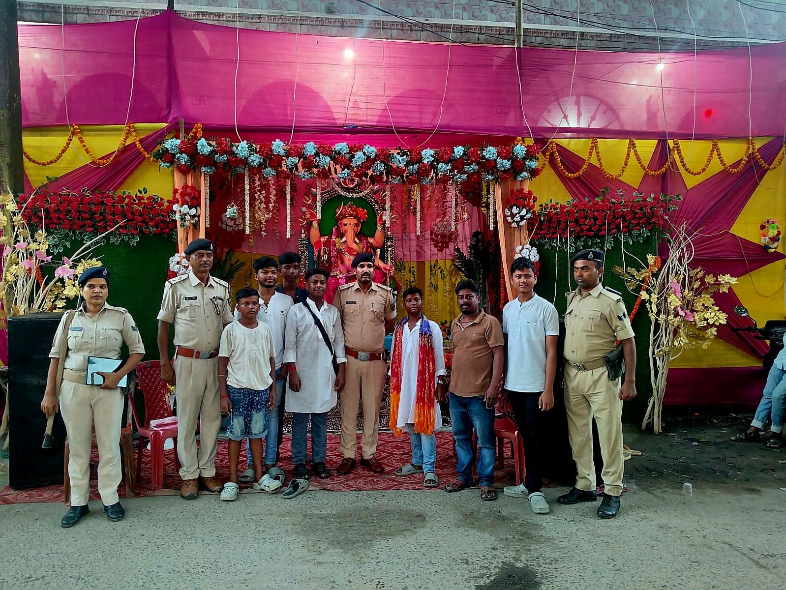 हर तरफ गूंज रहा गणपति बप्पा मोरया