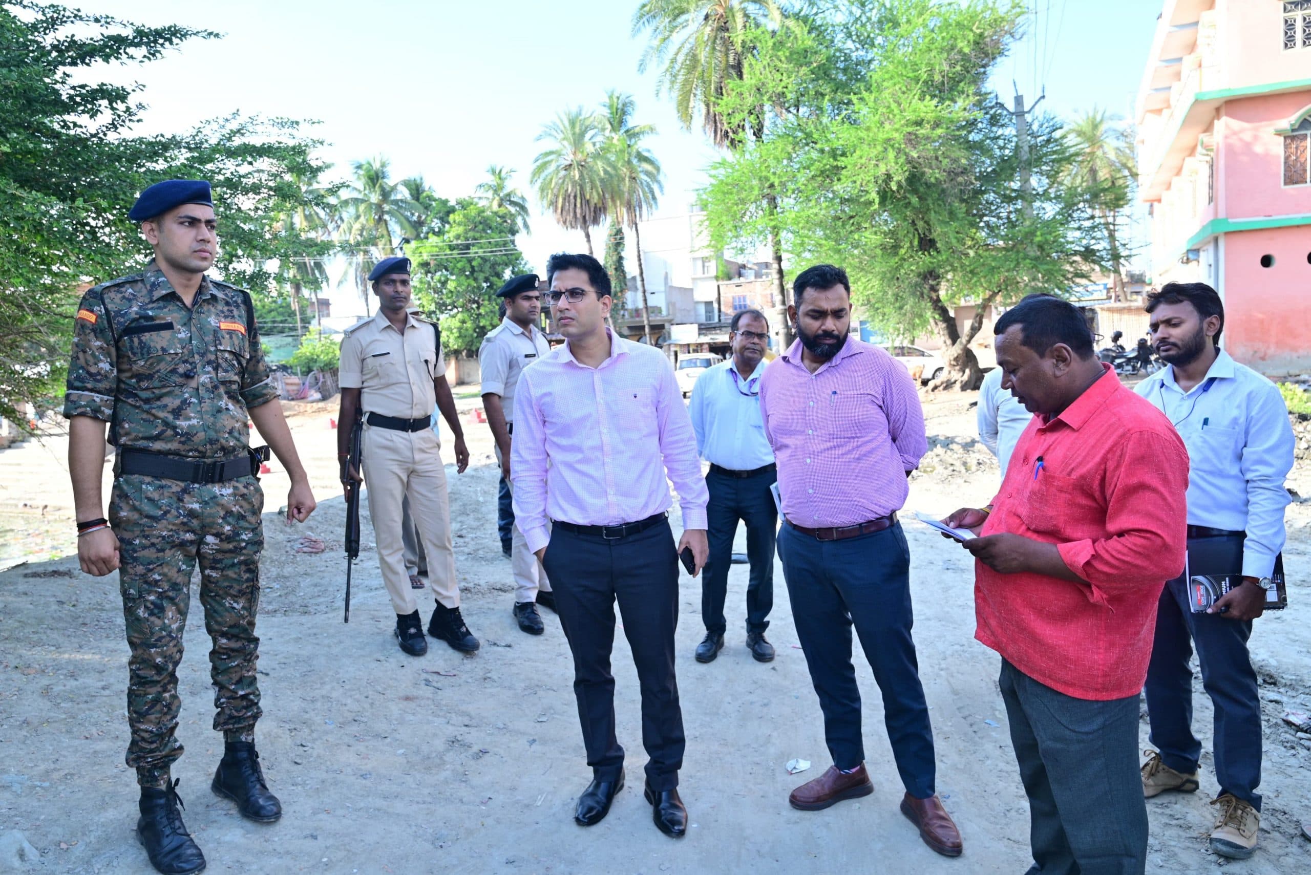 Motihari news : छतौनी में अतिक्रमणकारियों पर चला बुलडोजर