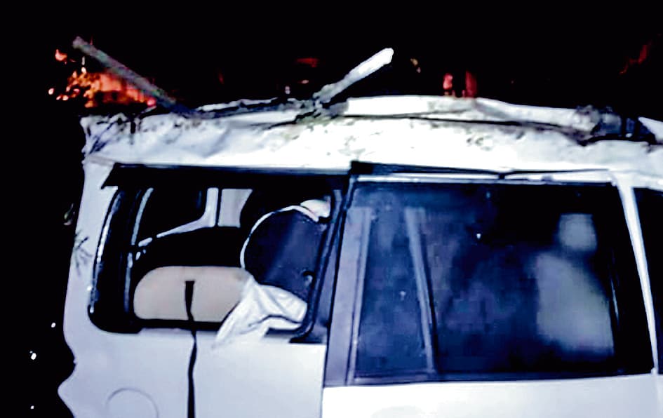 सड़क हादसे में भाजपा नेता ध्रुव साहा समेत तीन जख्मी