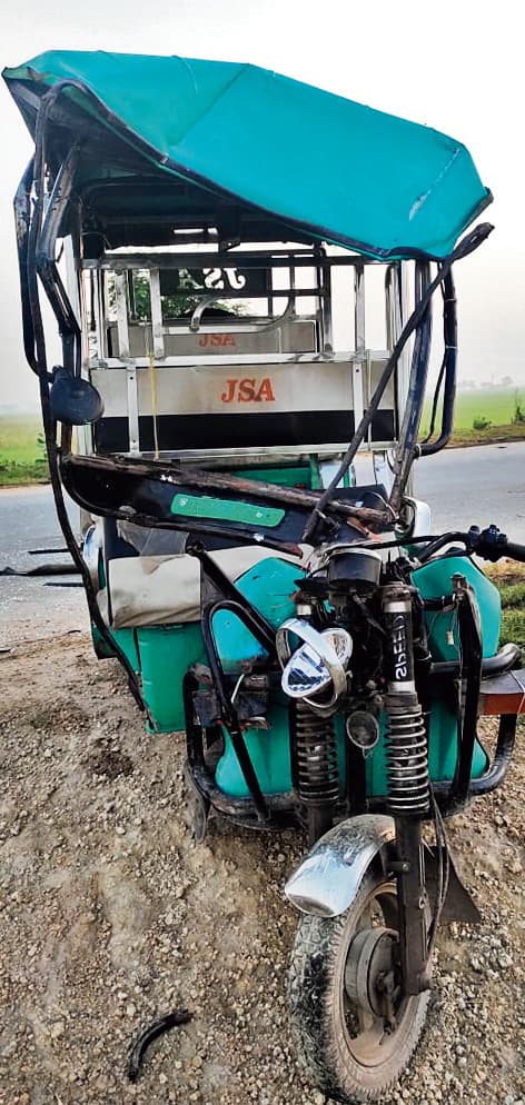 chhapra news : तेज रफ्तार ट्रक की चपेट में आने से टोटो चालक की मौत, मातम