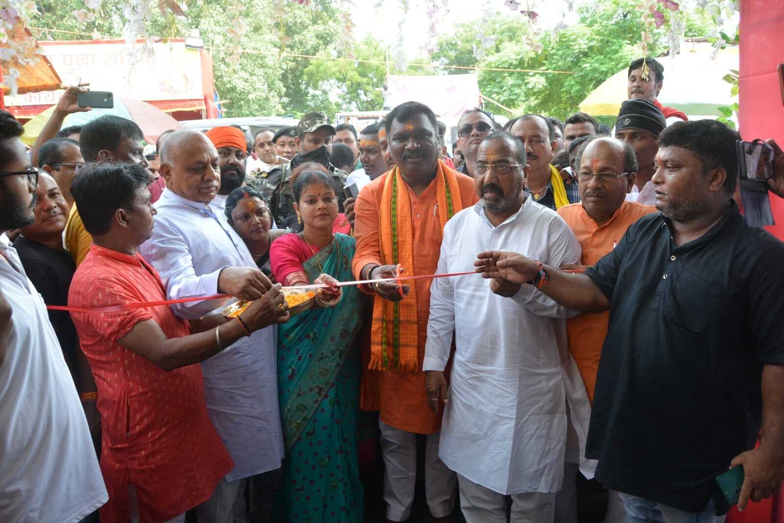 dhanbad news धूमधाम से पधारे गणपति बप्पा, कई जगह मेला शुरू डिगवाडीह में मेला शुरू,