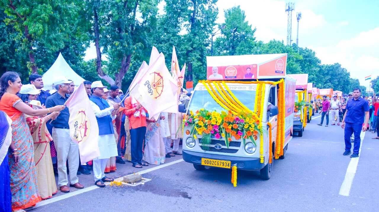 Odisha News:ओडिशा के मुख्यमंत्री ने सुभद्रा योजना जागरुकता रथ को हरी झंडी दिखायी