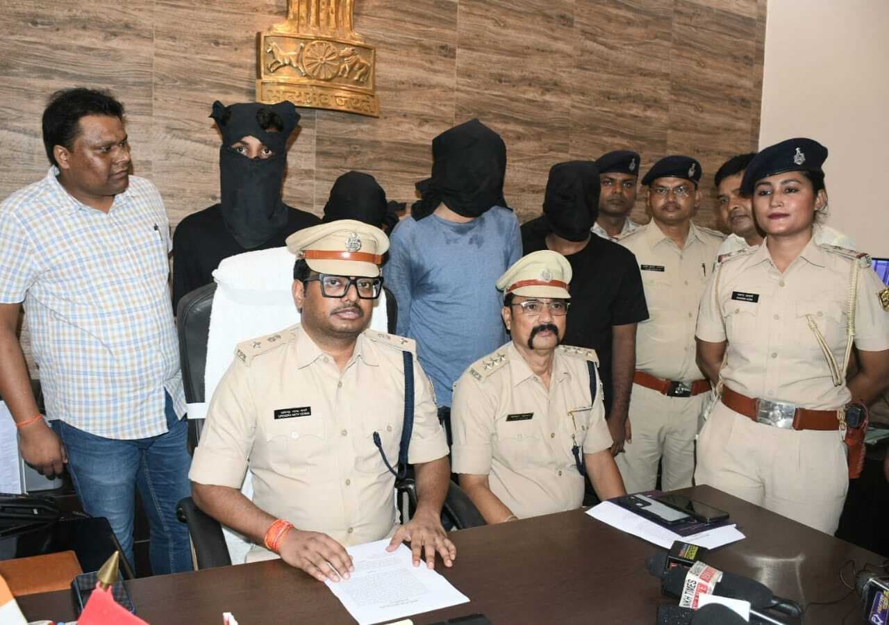 तनिष्क शोरूम लूटकांड:  घटना को अंजाम देनेवाले चार समेत पांच अपराधी पकड़े गये