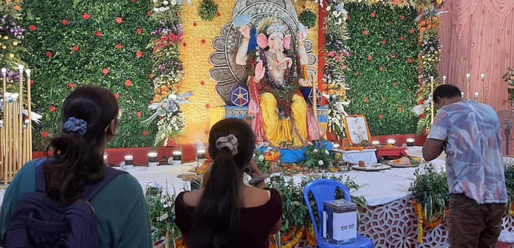 पूर्णिया में श्याम परिवार लगा रहा गणपति बप्पा मोरया का जयकारा