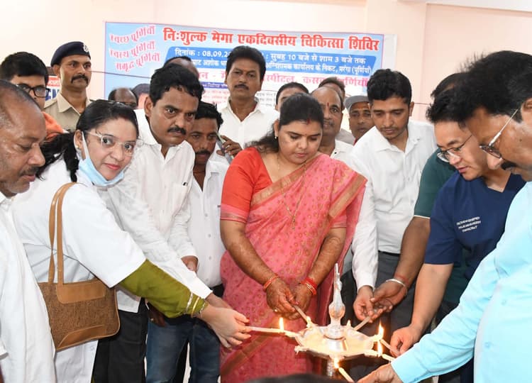 महापौर के मेगा चिकित्सा शिविर में 800 मरीजों की हुई स्वास्थ्य जांच, दी गयी दवाइयां