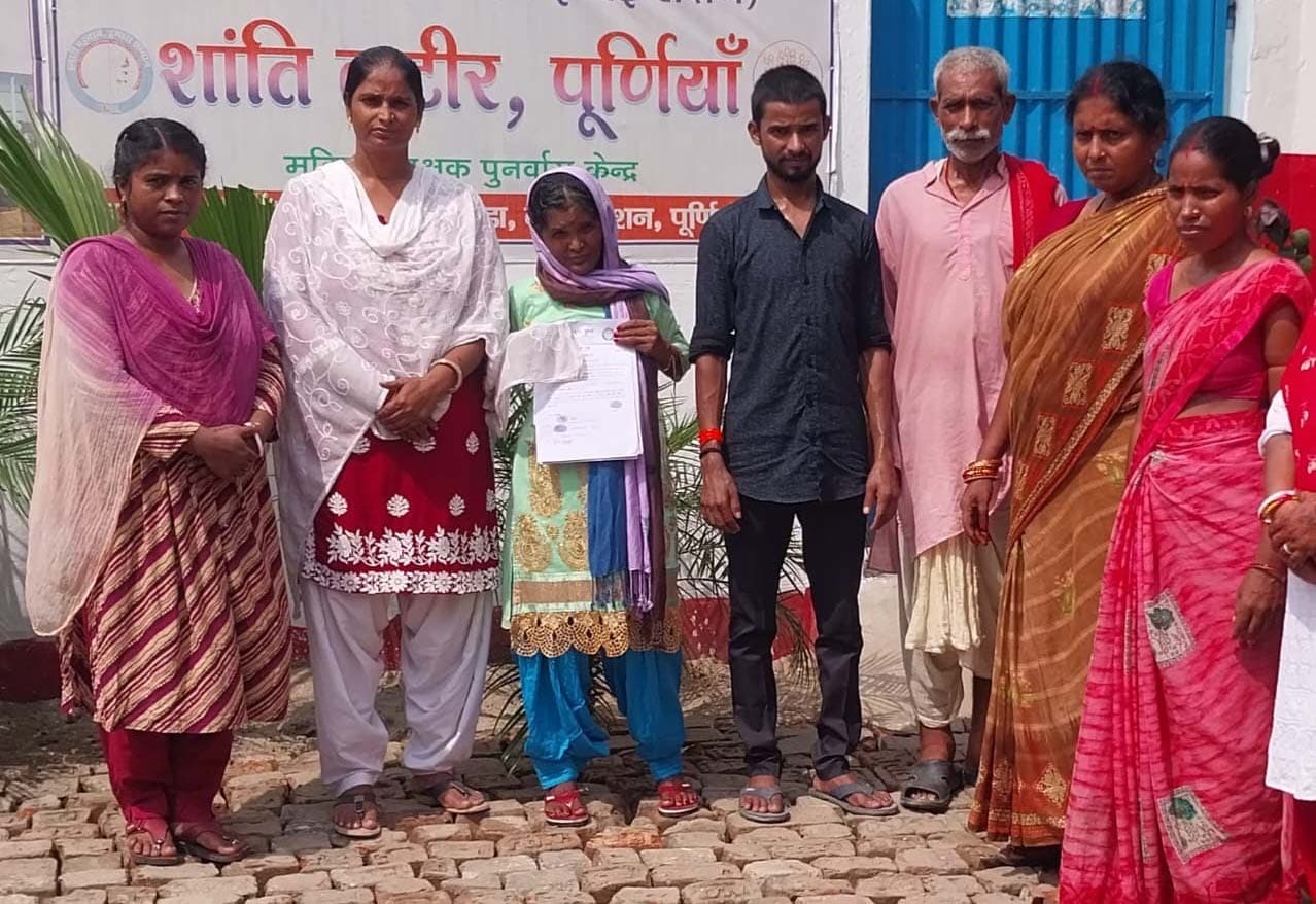 बिछड़ने के 15 साल बाद मां व बेटे का हुआ मिलन, बरस उठे नयन