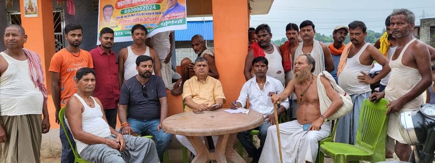 डोर टू डोर संपर्क कर विधायक ने चलाया सदस्यता अभियान