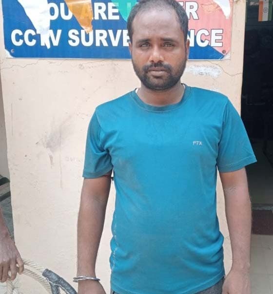 शराब के साथ तस्कर गिरफ्तार