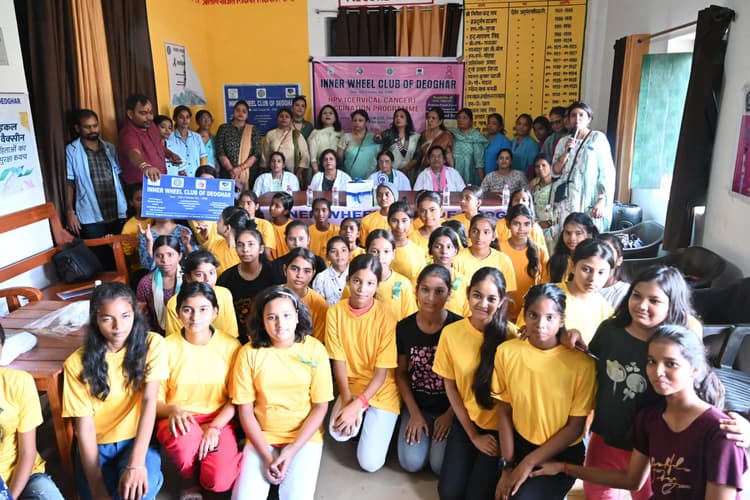 आर मित्रा प्लस टू स्कूल की 101 बच्चियों को सर्वाइकल कैंसर से बचाव के लिए दी गयी वैक्सीन