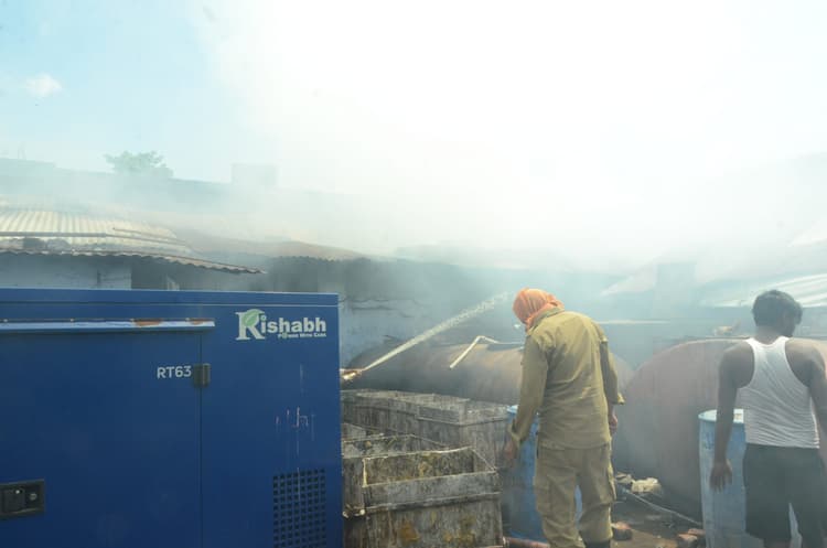 सीतको साबुन कंपनी के ऑफिस में लगी आग, दो लाख की क्षति