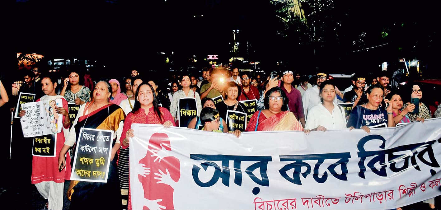 टॉलीवुड के कलाकार व कर्मियों ने निकाला जुलूस