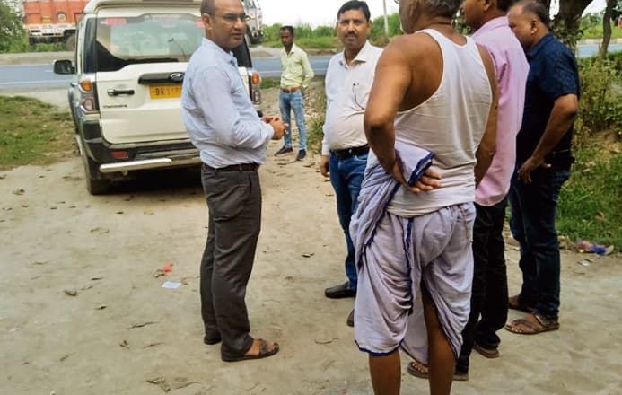 गरीबों को मिल रहा सड़ा हुआ चावल, डीएम ने लिया संज्ञान