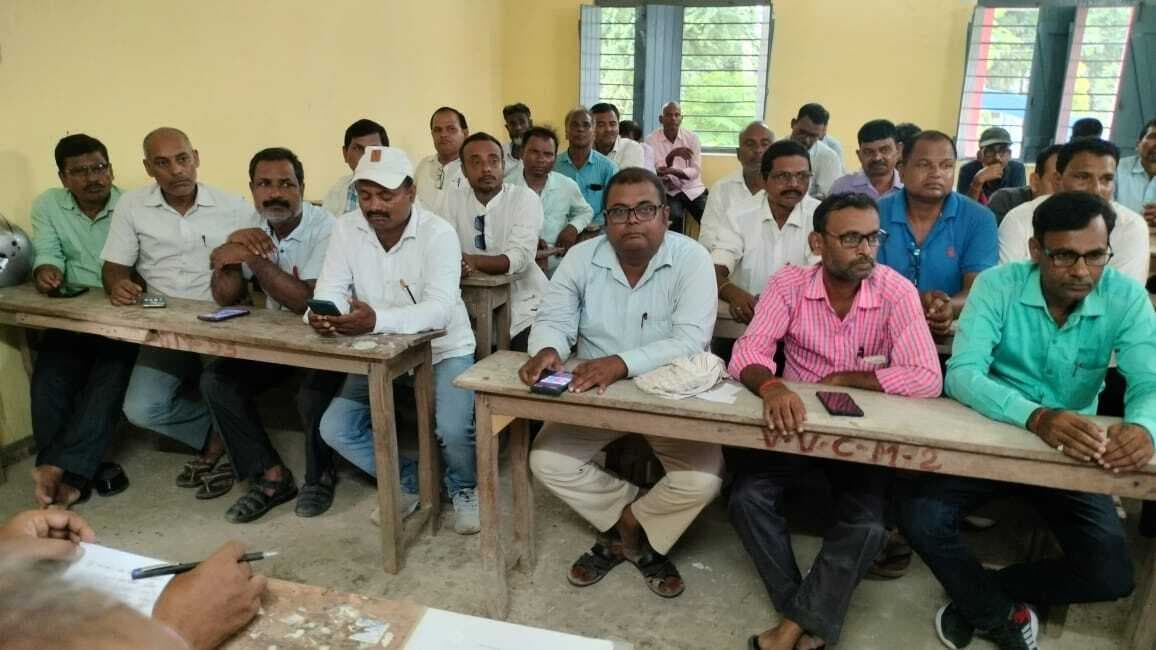 नियोजित शिक्षकों को सहायक शिक्षक का दर्जा दे सरकार