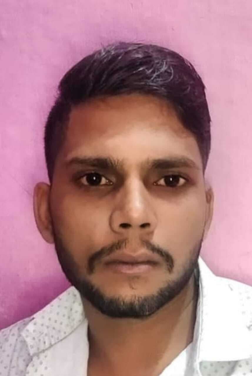 घर के कमरे में फंदे से लटका मिला टोटो चालक का शव, पोस्टमार्टम के लिए भेजा