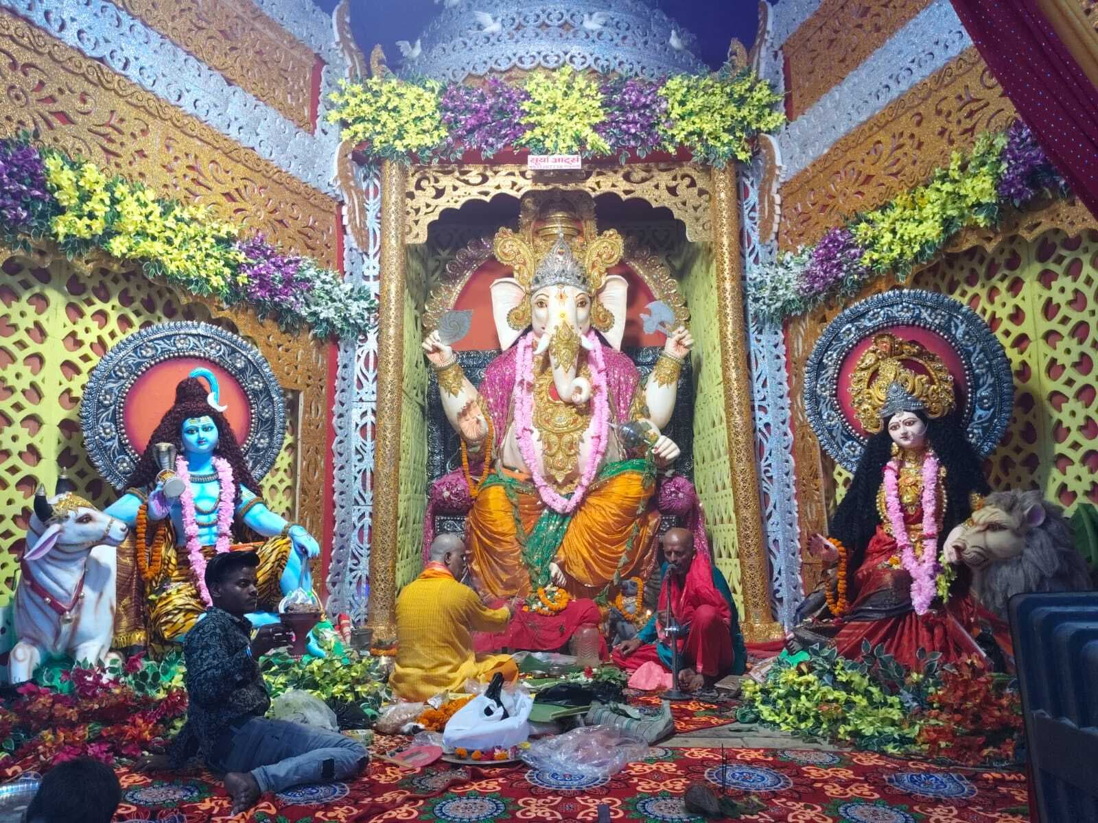 Madhubani News. भक्तिभाव से दूसरे दिन भी हुई भगवान गणेश की आराधना