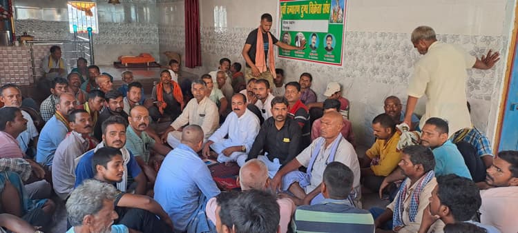 Motihari News : दुग्ध विक्रेताओं ने बैठक कर कई मुद्दों पर किया विचार-विमर्श