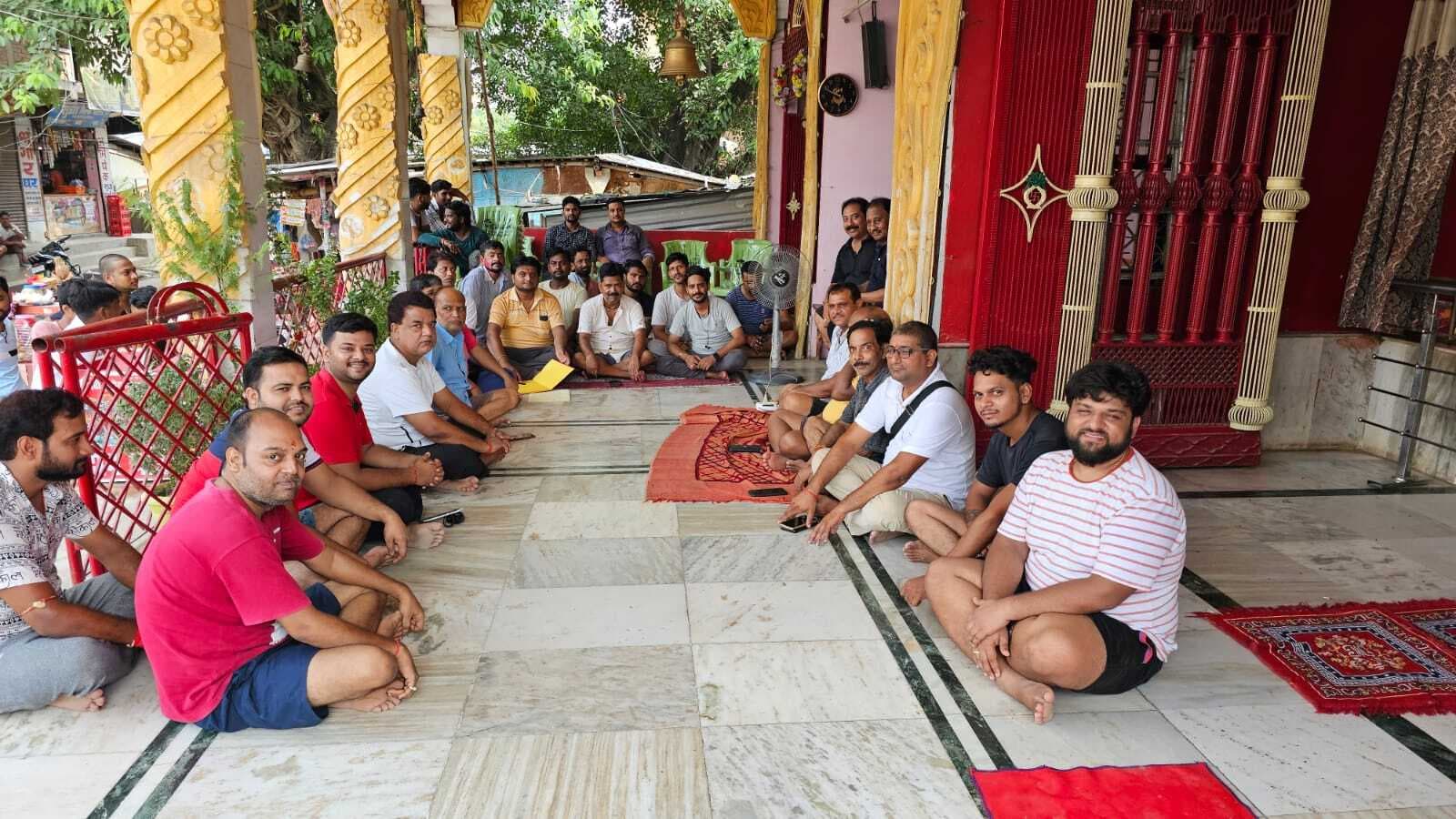 Durga Puja दुर्गा पूजा में प्राकृतिक फूलों से सजेगा माता मंदिर