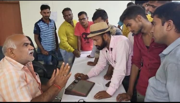 Quality Honey Production: गुणवत्तायुक्त मधु उत्पादन के बावजूद उत्पादकों को नहीं मिलत समुचित मूल्य : वैज्ञानिक