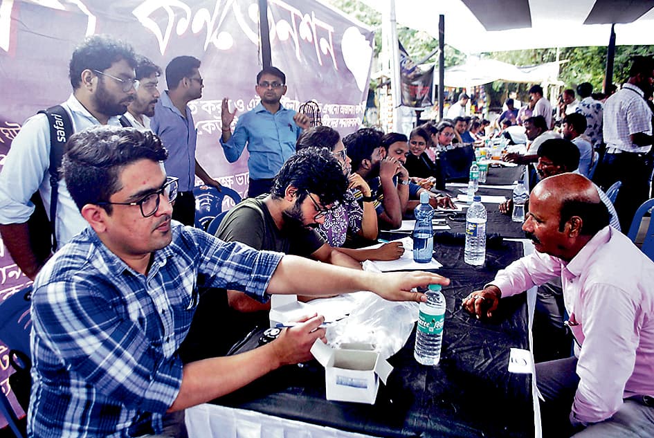 जूनियर डॉक्टरों ने फिर खोला ”अभया” क्लिनिक