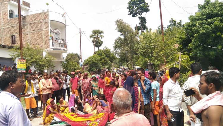 Tent worker dies due to electric shock in puja pandal पूजा पंडाल में बिजली का तार ठीक कर रहे टेंटकर्मी की करेंट लगने से मौत