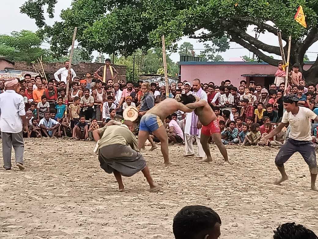 Dance Competition: ताजपुर के रजवा में दंगल प्रतियोगिता में 100 पहलवानों ने भाग लिया
