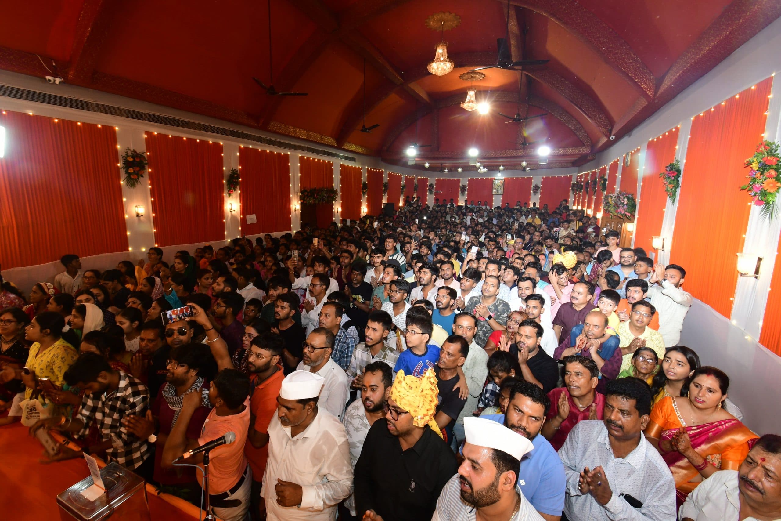 गणेश उत्सव : दूसरे दिन दर्शन के लिए उमड़ी भक्तों की भीड़