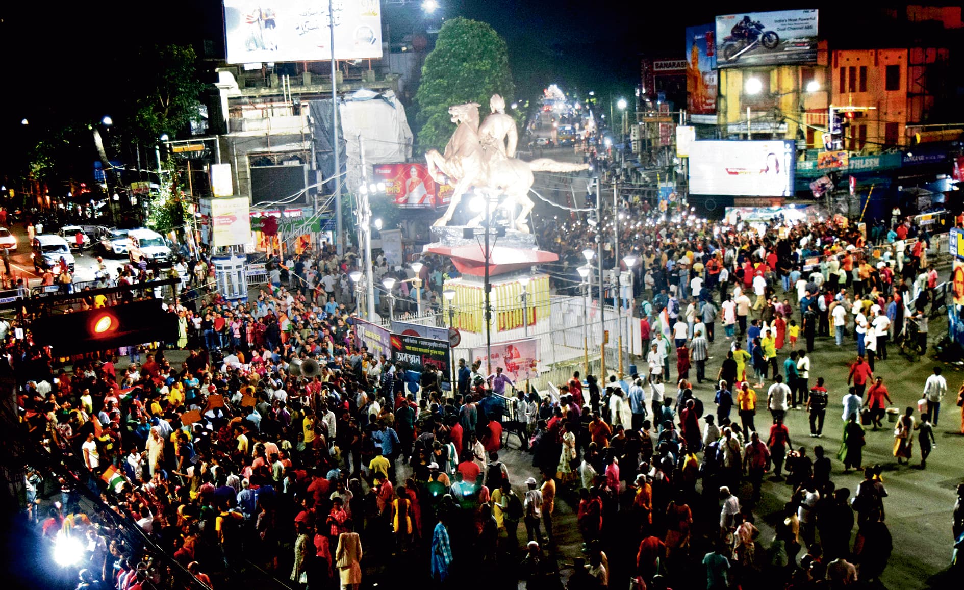 रात दखल : नाइट ट्रैफिक भी हुई बेपटरी रात भर सड़क पर जमे रहे आंदोलनकारी