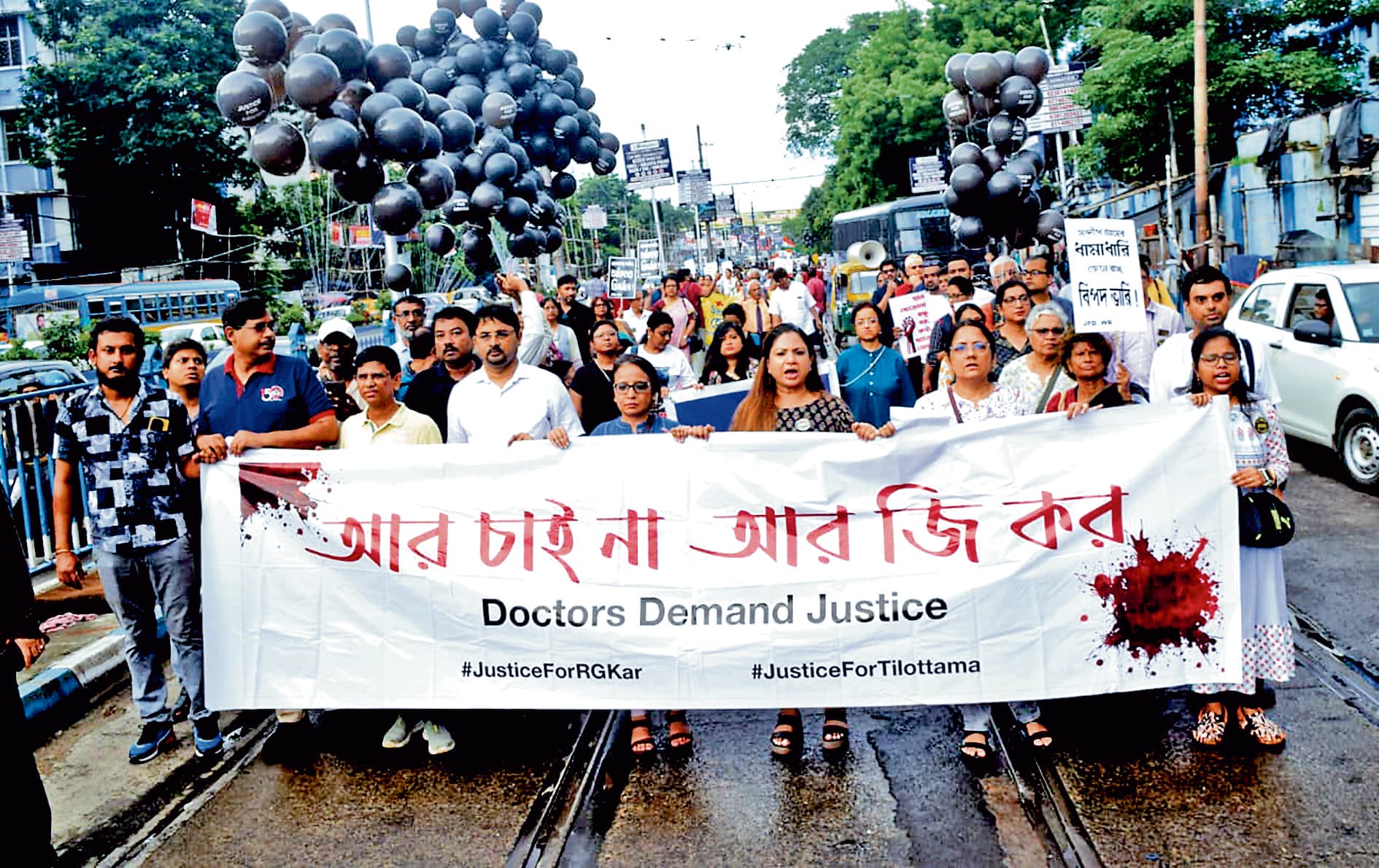 सुप्रीम कोर्ट में सुनवाई से पहले डॉक्टरों ने निकाली रैली