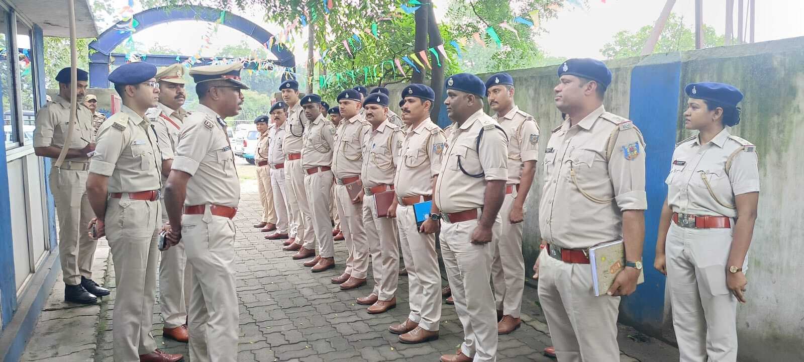 Dhanbad News:कोताही बरतनेवाले पुलिस पदाधिकारी के खिलाफ होगी कार्यवाही : आइजी