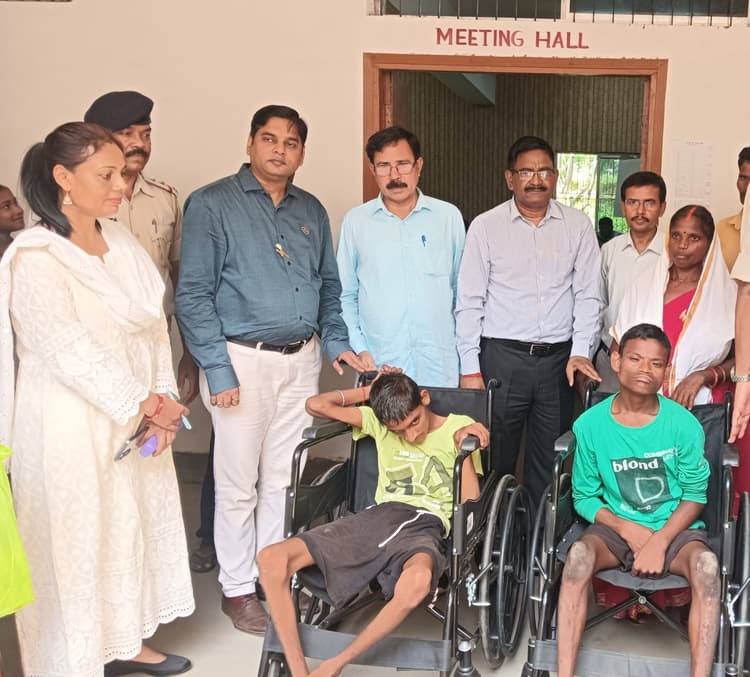 Bokaro News : एक घंटे बाद शिविर में पहुंचे सीओ, एडीजे ने लगायी फटकार