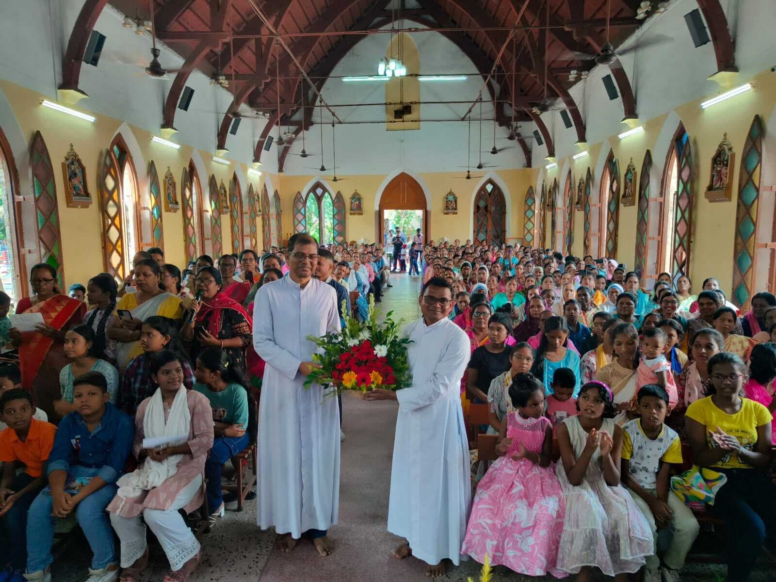 DHANBAD NEWS : संत एंथोनी चर्च के फादर को दी गयी विदाई