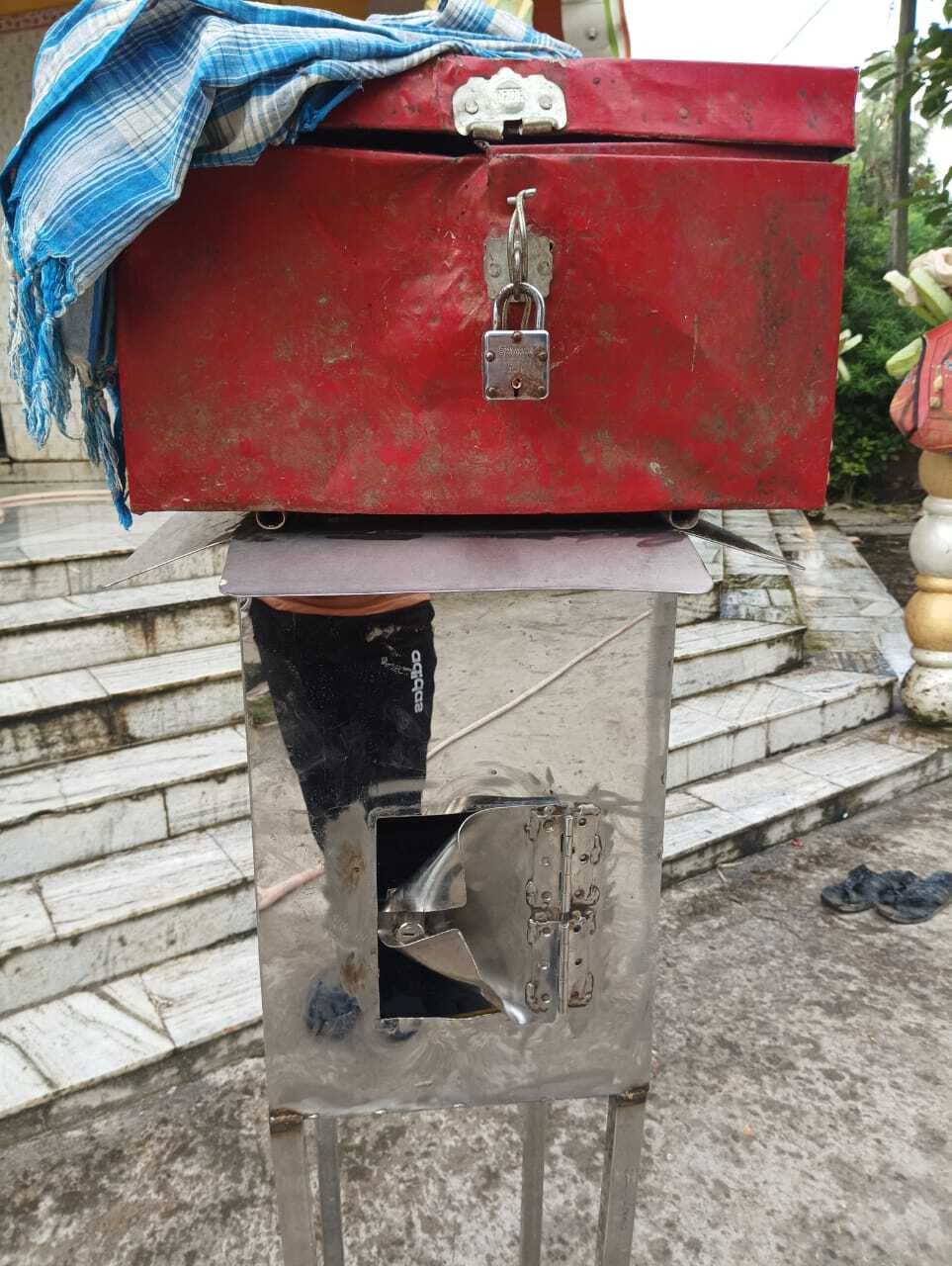 एक ही रात में दो मंदिरों की दानपेटी तोड़ नगदी की चाेरी