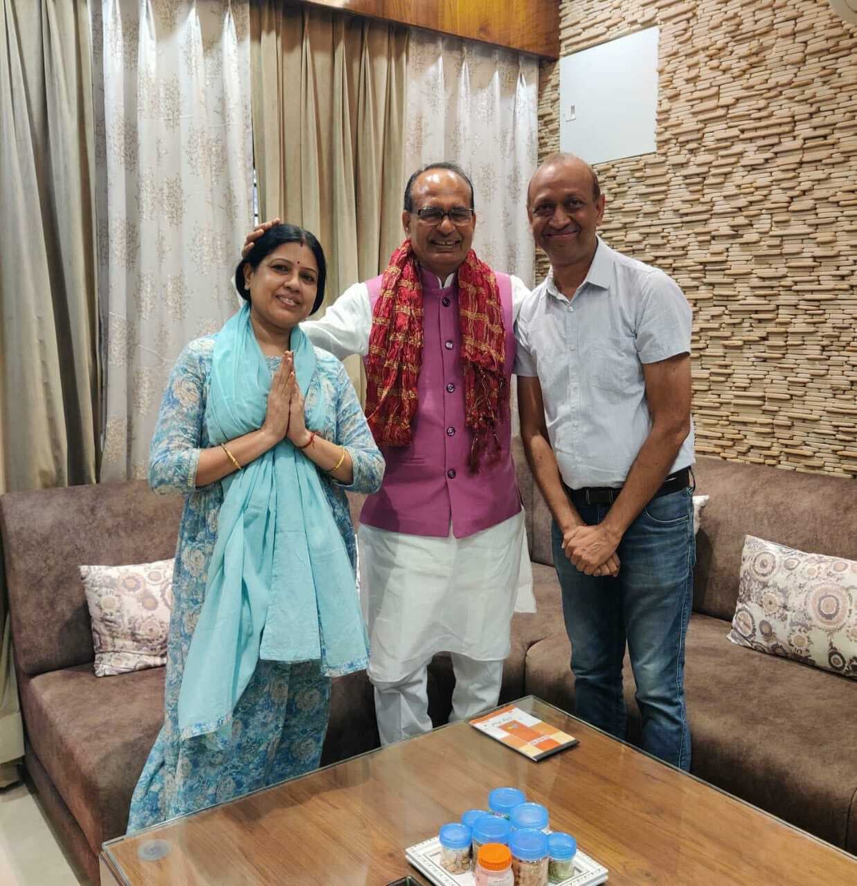 Dhanbad News : केंद्रीय कृषि मंत्री पहुंचे धनबाद, आरएसएस नेताओं से मिल कर लौटे