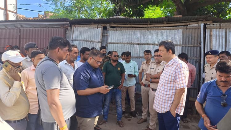 महिला कॉलेज के निकट से हटाया गया अतिक्रमण, आज भी चलेगा अभियान