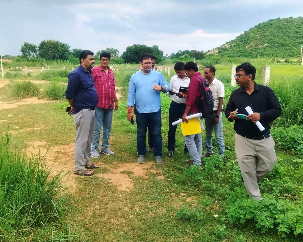 मुंगेर विश्वविद्यालय के 20 एकड़ अधिग्रहित जमीन का बीएसईआइडीसी की टीम ने किया निरीक्षण