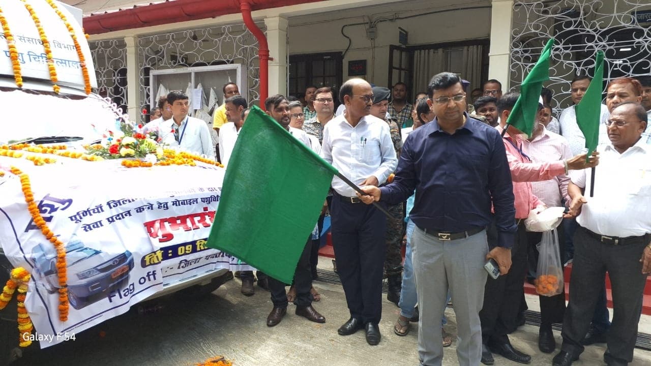 इमरजेंसी कॉल आने पर चलंत पशु चिकित्सा वाहन तुरंत पहुंचेगा