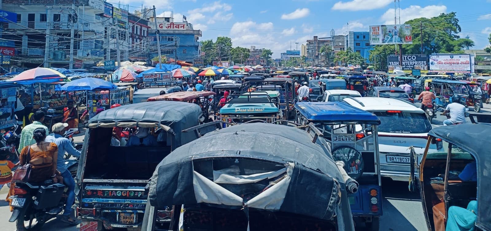 लाइन बाजार का इलाका दिन भर रहा जाम